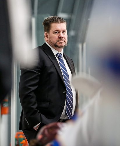 JOHN WOODS / WINNIPEG FREE PRESS
Mike Reagan, coach of the SJHL team, behind the bench at the MJHL-SJHL Showcase in Winnipeg Tuesday, January 30, 2024. 

Reporter: mike