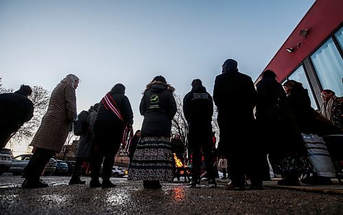 JOHN WOODS / WINNIPEG FREE PRESS
People gather at a community fire for Crystal Saunders and family at Ma Ma Wi Chi Itata Centre in Winnipeg Tuesday, January 30, 2024.  RCMP released information yesterday regarding charges laid in her murder.

Reporter: nicole