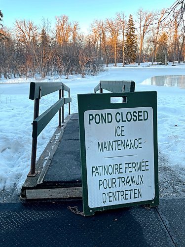 RUTH BONNEVILLE / WINNIPEG FREE PRESS

Weather 

Photo of closed sign at St. Vital Park skating pond. 

Above normal January temperatures causing closure of skating ponds and rinks.

Jan 31st, 2024