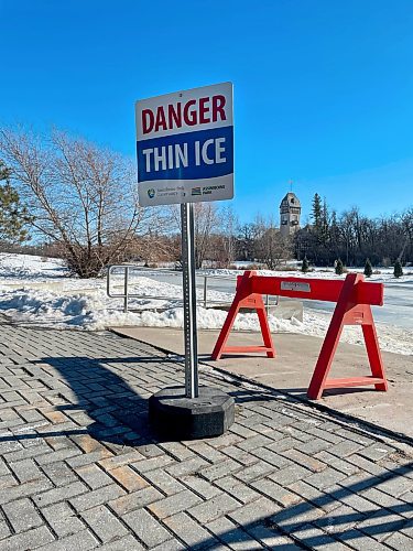 RUTH BONNEVILLE / WINNIPEG FREE PRESS

Weather 

Photo of Thin Ice, sign at Assiniboine Park Duck pond. 

Above normal January temperatures causing closure of skating ponds and rinks.

Jan 31st, 2024