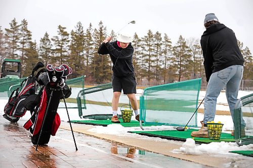 RUTH BONNEVILLE / WINNIPEG FREE PRESS

Standup - Weather 

When Ben Ireland (left, shorts) and his friend  Alex Smith heard that the driving range at Shooters Family Golf Centre was open they decided to take advantage of the warm February weather and hit a bucket of balls Thursday afternoon.    


Jan 31st, 2024