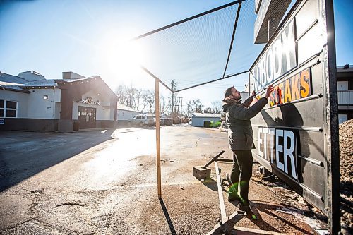 MIKAELA MACKENZIE / WINNIPEG FREE PRESS

Steven Karatasios puts the normal signage back up at the Cork and Flame on re-opening day on Friday, Feb. 2, 2024. For Chris Kitching story.
Winnipeg Free Press 2024.