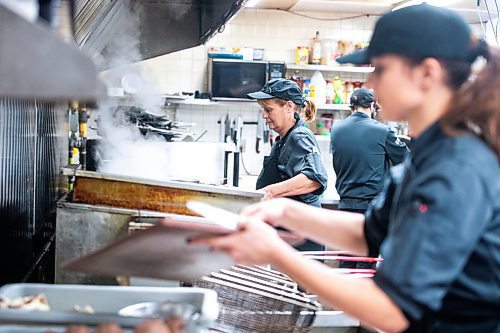 MIKAELA MACKENZIE / WINNIPEG FREE PRESS

Dia Papaioannou and others prep food for the weekend at the Cork and Flame on re-opening day on Friday, Feb. 2, 2024. For Chris Kitching story.
Winnipeg Free Press 2024.