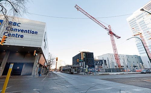 MIKE DEAL / WINNIPEG FREE PRESS
The Sutton Place Hotel development at the northwest corner of St. Mary and Carlton which is taking longer than the people who run the RBC Convention Centre across the street had hoped. Delays have meant they are limited in bringing in large scale conventions.
See Joshua Frey-Sam story
240202 - Friday, February 02, 2024.