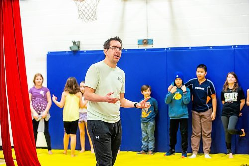 MIKAELA MACKENZIE / WINNIPEG FREE PRESS

Bryan Vermeylen talks to students and teachers during a circus arts professional development session at Heritage School on Friday, Feb. 2, 2024. For Maggie story.
Winnipeg Free Press 2024.