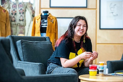 MIKAELA MACKENZIE / WINNIPEG FREE PRESS

Danielle Mason, who helps run the Beads &amp; Reads beading table every week, at the Manitoba Indigenous Cultural Education Centre on Monday, Feb. 5, 2024. Winnipeg is seeing a growing number of beading circles and workshops in the community to strengthen cultural ties and teach others about the significance of beadwork. For Tessa Adamski story.
Winnipeg Free Press 2024.