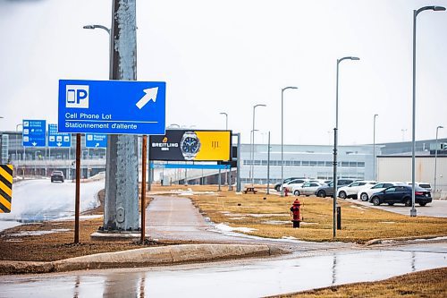 MIKAELA MACKENZIE / WINNIPEG FREE PRESS

The new designated cell phone parking lot at Winnipeg Richardson International Airport on Monday, Feb. 5, 2024. For Gabby story.
Winnipeg Free Press 2024.