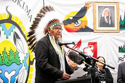 MIKAELA MACKENZIE / WINNIPEG FREE PRESS

Anisininew Okimawin grand chief Scott Harper speaks at a press conference declaring a state of emergency due to the winter roads (and lack of supplies that are usually trucked in over the season this way) at Anisininew Okimawin/ITLC Inc. on Tuesday, Feb. 6, 2024. For Nicole story.
Winnipeg Free Press 2024.