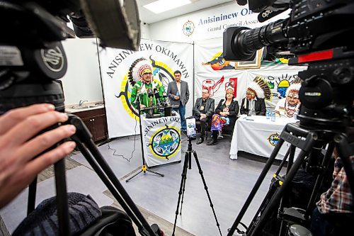 MIKAELA MACKENZIE / WINNIPEG FREE PRESS

Red Sucker Lake chief Samuel Knott speaks at a press conference declaring a state of emergency due to the winter roads (and lack of supplies that are usually trucked in over the season this way) at Anisininew Okimawin/ITLC Inc. on Tuesday, Feb. 6, 2024. For Nicole story.
Winnipeg Free Press 2024.