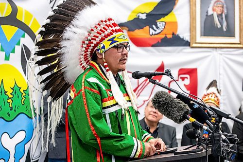 MIKAELA MACKENZIE / WINNIPEG FREE PRESS

Red Sucker Lake chief Samuel Knott speaks at a press conference declaring a state of emergency due to the winter roads (and lack of supplies that are usually trucked in over the season this way) at Anisininew Okimawin/ITLC Inc. on Tuesday, Feb. 6, 2024. For Nicole story.
Winnipeg Free Press 2024.