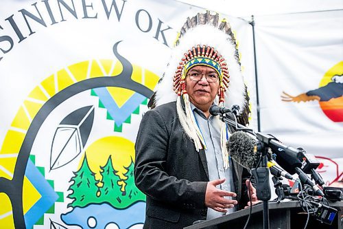 MIKAELA MACKENZIE / WINNIPEG FREE PRESS

Anisininew Okimawin grand chief Scott Harper speaks at a press conference declaring a state of emergency due to the winter roads (and lack of supplies that are usually trucked in over the season this way) at Anisininew Okimawin/ITLC Inc. on Tuesday, Feb. 6, 2024. For Nicole story.
Winnipeg Free Press 2024.