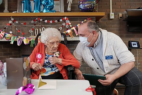 07022024
John Szabo, Administrator for Extendicare Hillcrest Place Personal Care Home, visits with Hazel Skuce during a party for her 112th birthday in Brandon on Wednesday afternoon.
(Tim Smith/The Brandon Sun)