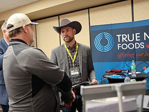 A representative of Manitoba-based True North Foods talks with a beef producer during the annual general meeting of the Manitoba Beef Producers in Brandon's Victoria Inn on Thursday. (Michele McDougall/The Brandon Sun)