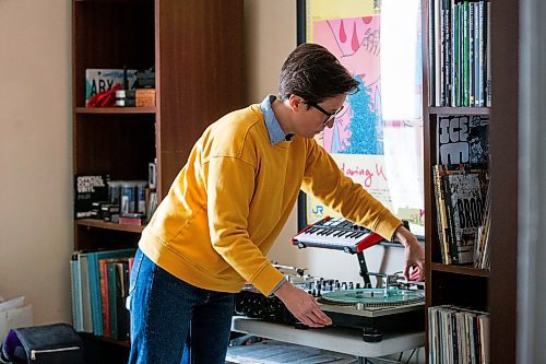 MIKAELA MACKENZIE / WINNIPEG FREE PRESS

Sarah Michaelson, known as Mama Cutsworth, in her home on Wednesday, Feb. 7, 2024. Sarah has been a DJ for 20 years, and is teaching the DJ Academy. For Sabrina story.
Winnipeg Free Press 2024.