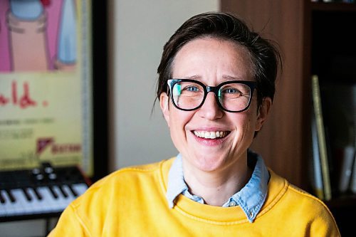 MIKAELA MACKENZIE / WINNIPEG FREE PRESS

Sarah Michaelson, known as Mama Cutsworth, in her home on Wednesday, Feb. 7, 2024. Sarah has been a DJ for 20 years, and is teaching the DJ Academy. For Sabrina story.
Winnipeg Free Press 2024.