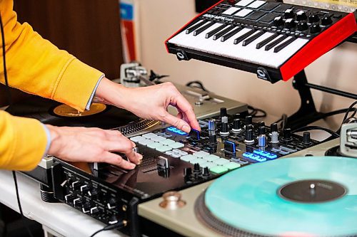 MIKAELA MACKENZIE / WINNIPEG FREE PRESS

Sarah Michaelson, known as Mama Cutsworth, in her home on Wednesday, Feb. 7, 2024. Sarah has been a DJ for 20 years, and is teaching the DJ Academy. For Sabrina story.
Winnipeg Free Press 2024.