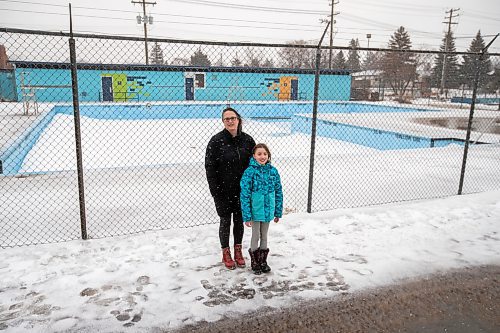 BROOK JONES / WINNIPEG FREE PRESS
Amber Gauthier, 46, (left), who is the president of the Windsor Park Residents Association, is pictured with her daughter Emma Gauthier, 10, outside of the Piscine du parc Windsor Park Pool at 333 Speers Rd., in Winnipeg, Man., Thursday, Feb. 8, 2024. The city's budget is slating the local outdoor swimming pool for closure.