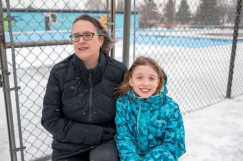 BROOK JONES / WINNIPEG FREE PRESS
Amber Gauthier, 46, (left), who is the president of the Windsor Park Residents Association, is pictured with her daughter Emma Gauthier, 10, outside of the Piscine du parc Windsor Park Pool at 333 Speers Rd., in Winnipeg, Man., Thursday, Feb. 8, 2024. The city's budget is slating the local outdoor swimming pool for closure.