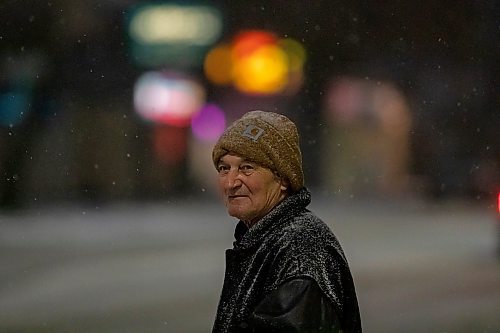 BROOK JONES / WINNIPEG FREE PRESS
Sixty-five-year-old Karl Waytiuk braves the wind and falling snow while waiting for a Winnipeg Transit bus along St. Mary's Road in Winnipeg, Man., Thursday, Feb. 8, 2024.