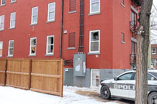 Multiple police units remained on scene at 285 College Ave. apartment Sunday, where three officers were shot and wounded during an armed standoff the previous day. (Tyler Searle / Winnipeg Free Press)