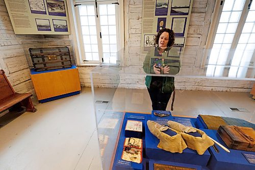 MIKE DEAL / WINNIPEG FREE PRESS
Cindy Desrochers, director with the St. Boniface Museum discusses some of the artifacts in the Louis Riel Exhibit.
240206 - Tuesday, February 06, 2024.
