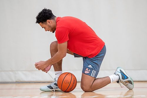 BROOK JOJNES / WINNIPEG FREE PRESS
University of Winnipeg Wesmen men's basketball team guard Malachi Alexander, who graduated from &#xc9;cole Sisler High School, is pictured tying his shoe laces during a practice at the Dr. David F. Anderson Gymnasium inside the Duckworth Centre at the University of Winnipeg in Winnipeg, Man., Tuesday, Feb. 13, 2024.