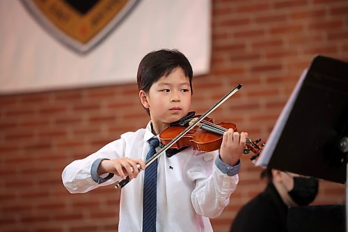 15022024
YiChen Liu performs "First Dance Canadian" by Hector Gratton in the violin solo, Canadian composers, Grade/Level 7 (I) category in the Strings portion of the Brandon Festival of the Arts at Knox United Church on Thursday. (Tim Smith/The Brandon Sun)