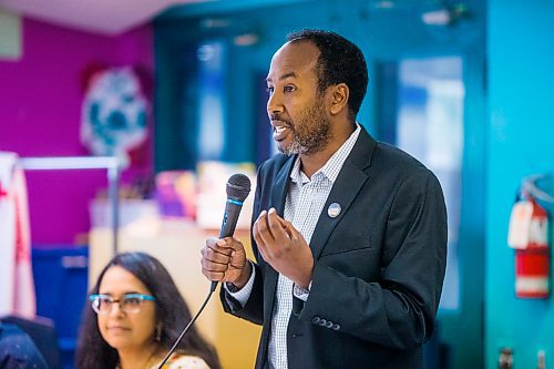 MIKAELA MACKENZIE / WINNIPEG FREE PRESS

Abdikheir Ahmed, director of Immigration Partnership Winnipeg, speaks at the &#x201c;Newcomer Get Out the Vote&#x201d; campaign launch in Winnipeg on Tuesday, Aug. 14, 2018. 

Winnipeg Free Press 2018.