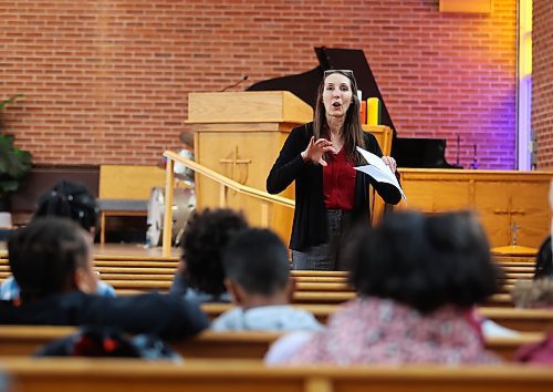 Elizabeth Rotoff, adjudictator from Winnipeg, speaks to Grade 3 and 4 students from Christian Heritage School after their speech choir competition during this year's Brandon Festival of the Arts at Knox United Church on Monday. (Michele McDougall/The Brandon Sun)