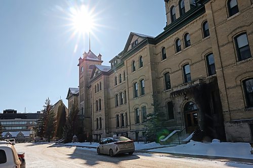 The afternoon sun shines over Clark Hall at Brandon University on Tuesday. (Matt Goerzen/The Brandon Sun)