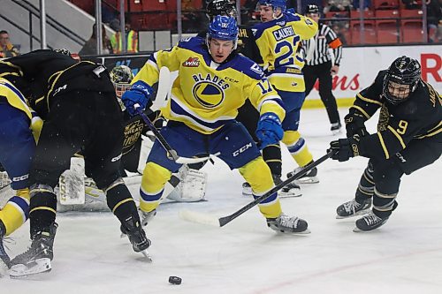 Saskatoon Blades forward Misha Volotovski (17) and Brandon Wheat Kings callup Jaxon Jacobson (9) vie for the puck during Western Hockey League action at Westoba Place on Saturday. (Perry Bergson/The Brandon Sun)