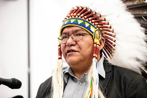 MIKAELA MACKENZIE / WINNIPEG FREE PRESS

Anisininew Okimawin grand chief Scott Harper speaks at a press conference declaring a state of emergency due to the winter roads (and lack of supplies that are usually trucked in over the season this way) at Anisininew Okimawin/ITLC Inc. on Tuesday, Feb. 6, 2024. For Nicole story.
Winnipeg Free Press 2024.