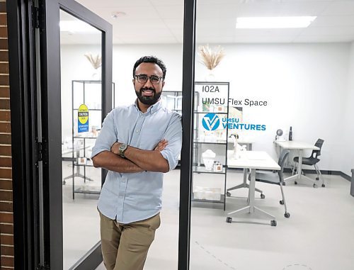RUTH BONNEVILLE / FREE PRESS

BIZ - UMSU Ventures

Photo of  Vaibhav Varma, UMSU vice-president of finance and operations, next to Ventures storefront in University Centre. 

Story: UMSU has launched UMSU Ventures, a space where student entrepreneurs can showcase their businesses and sell goods

See story by Gabby

March 5th , 2024
 