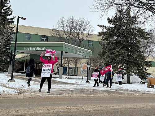 Striking employees picket at 1010 Sinclair St. on March 6, 2024. (Nicole Buffie / Free Press)