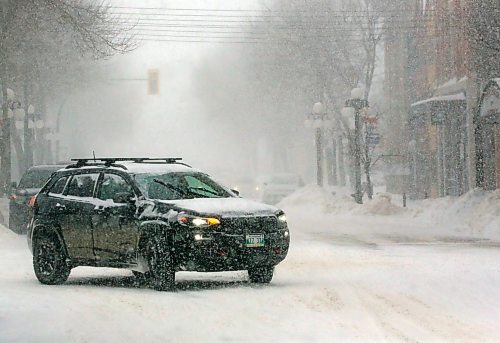 A vehicle turns onto Rosser Avenue during Wednesday afternoon's snowstorm. (Matt Goerzen/The Brandon Sun)