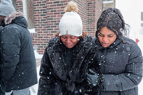 RUTH BONNEVILLE / FREE PRESS
Sisters Yemisi (left) and Bukola Opaso console each other outside a Winnipeg funeral home Thursday. Their brother Afolabi Stephen Opaso was shot and killed by police Dec. 31, 2023.