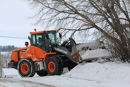 A front end loader clears an intersection in the east end on Thursday afternoon after another large storm dumped 16 centimeters of snow on Brandon the previous night. (Colin Slark/The Brandon Sun)