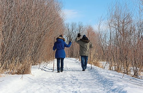 Thomas and Marilyn MacNeill wave goodbye as they take a stroll along the trail at Brandon's Riverbank Discovery Centre on a warm Monday afternoon. (Michele McDougall/The Brandon Sun)