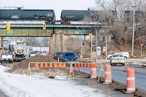 MIKE DEAL / FREE PRESS
Reports are that six vehicles all suffered tire damage from the same pothole in northbound Archibald's curb lane approaching Mission recently.
See Chris Kitching story
240311 - Monday, March 11, 2024.