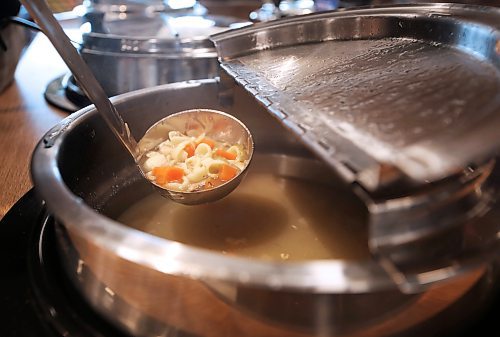 Hot chicken soup in front of the grocery kitchen at the recently renovated Sobeys West store in Brandon. (Matt Goerzen/The Brandon Sun)