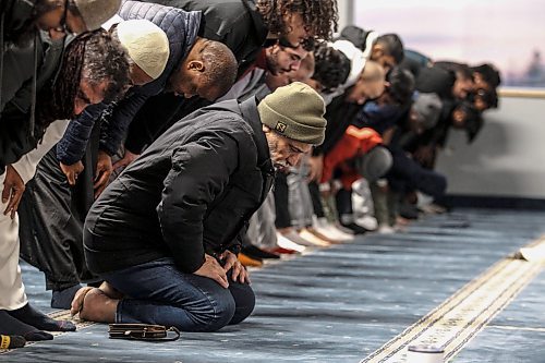 JOHN WOODS / FREE PRESS
The Winnipeg Islamic community are called to prayer and break their daily fast at the sundown prayer at the Manitoba Islamic Association Grand Mosque on Waverley Tuesday, March 12, 2024. 

Reporter: ?