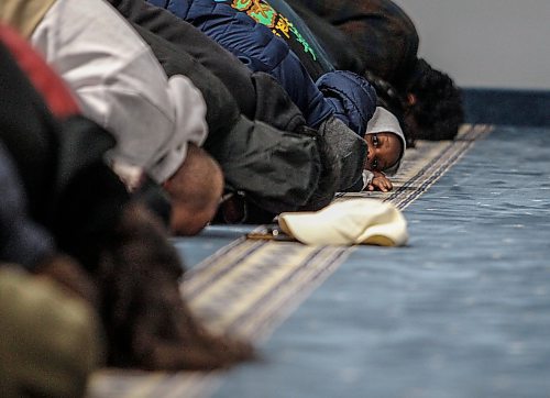JOHN WOODS / FREE PRESS
The Winnipeg Islamic community are called to prayer and break their daily fast at the sundown prayer at the Manitoba Islamic Association Grand Mosque on Waverley Tuesday, March 12, 2024. 

Reporter: ?