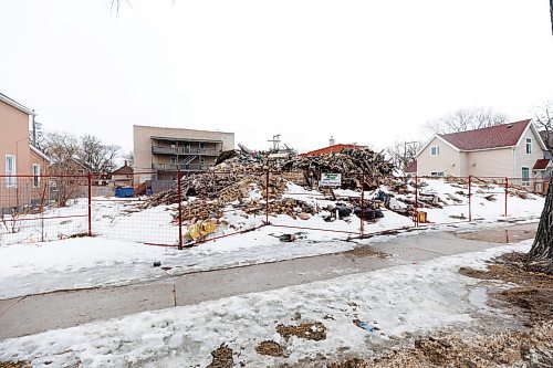MIKE DEAL / WINNIPEG FREE PRESS
The rubble at 694 Sherbrook Street
The city has a tender out for a company for a wet demolition and finally clearing the rubble from 694 Sherbrook Street, where an apartment block burned down in February 2022. 
240315 - Friday, March 15, 2024.