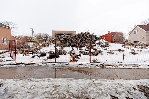 MIKE DEAL / WINNIPEG FREE PRESS
The rubble at 694 Sherbrook Street
The city has a tender out for a company for a wet demolition and finally clearing the rubble from 694 Sherbrook Street, where an apartment block burned down in February 2022. 
240315 - Friday, March 15, 2024.