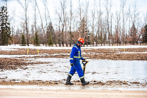 MIKAELA MACKENZIE / FREE PRESS

A crew works along temporary survey markers at the Imperial Oil pipeline just south of St. Adolphe, near the Red River, on Monday, March 18, 2024.  The company has decided to shut down the pipeline and undertake repairs after pipeline inspections identified integrity concerns.

For Katie/Tyler story.
