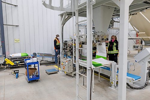 MIKE DEAL / WINNIPEG FREE PRESS
Part of the new $20 million seed cleaning and packaging facility at BrettYoung just south off the South Permiter Highway west of the Brady land fill.
See Martin Cash story
240320 - Wednesday, March 20, 2024.