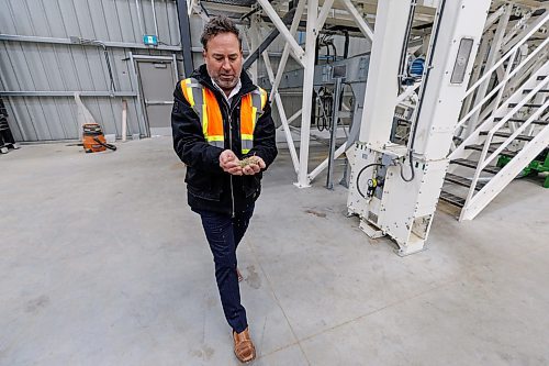MIKE DEAL / WINNIPEG FREE PRESS
BrettYoung COO, Cory Baseraba, with a handful of leftover debris in the new seed cleaning facility.
The company was showing off their facility just south off the South Permiter Highway west of the Brady land fill, including their new $20 million seed cleaning and packaging facility.
See Martin Cash story
240320 - Wednesday, March 20, 2024.