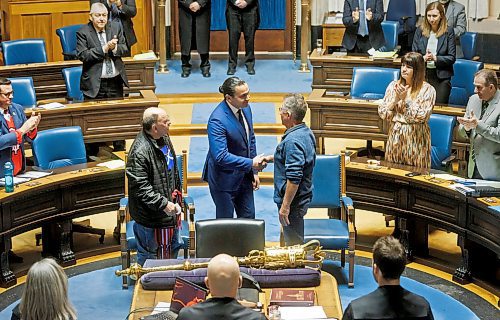 MIKE DEAL / WINNIPEG FREE PRESS
Premier Wab Kinew shakes Richard Beauvais hand after apologizing to him and Edward Ambrose (left) Thursday afternoon in the Manitoba Legislative Building.
Edward Ambrose and Richard Beauvais were born on the same day at the same hospital in Arborg in 1955. The babies were sent home with the wrong families, and the error didn&#x2019;t come to light until more than six decades later via at-home ancestry DNA tests.
240321 - Thursday, March 21, 2024.