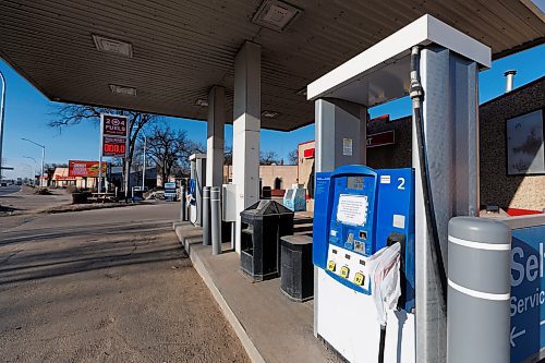 MIKE DEAL / WINNIPEG FREE PRESS
The 204 Fuels gas station at 465 Pembina is closed due to lack of gasoline.
240321 - Thursday, March 21, 2024.