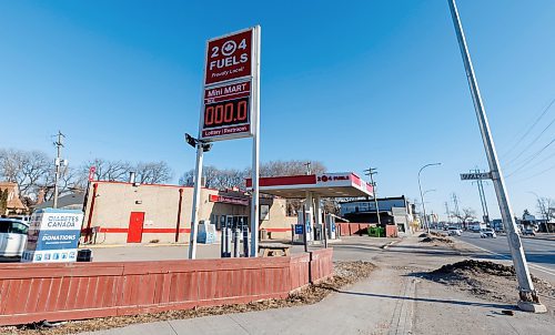 MIKE DEAL / WINNIPEG FREE PRESS
The 204 Fuels gas station at 465 Pembina is closed due to lack of gasoline.
240321 - Thursday, March 21, 2024.